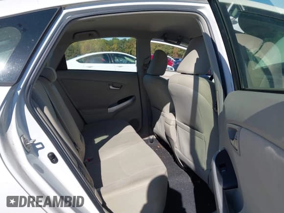 ✅ 2013 Toyota Prius Four • VIN: JTDKN3DU7D5673899 • Лот: 43590206. Опубликован ранее на IAAI с пробегом 397 895 миль. Бесплатный доступ к архиву аукционных продаж из США и подробный отчёт об истории автомобиля на DreamBid. Изображение 8.