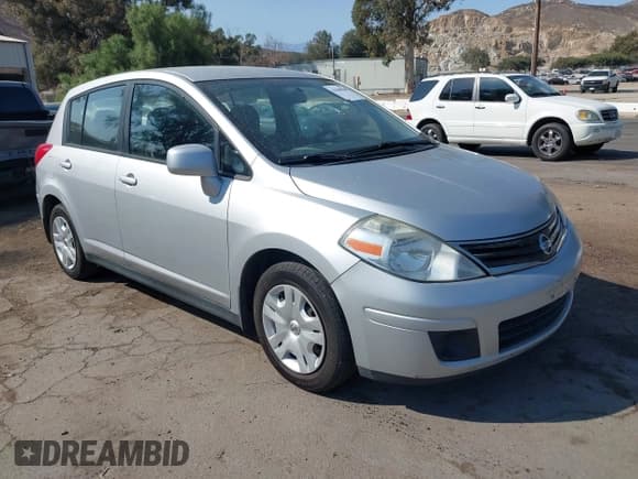 ✅ 2011 Nissan Versa SL • VIN: 3N1BC1CP2BL450093 • Лот: 43189968. Опубликован ранее на IAAI с пробегом 177 943 миль. Бесплатный доступ к архиву аукционных продаж из США и подробный отчёт об истории автомобиля на DreamBid. Изображение 1.