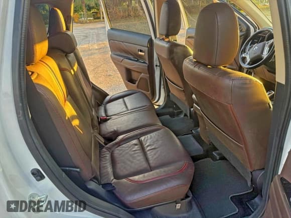 ✅ 2018 Mitsubishi Outlander SEL • VIN: JA4J24A50JZ032180 • Lot: 96848945. Listed on Copart with 172,343 mi. Free auction sales archive from the USA and detailed vehicle history report at DreamBid. Image 6.