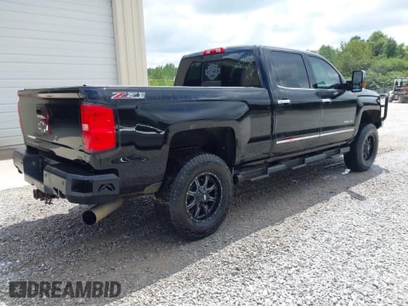 ✅ 2016 Chevrolet Silverado 2500HD LTZ • VIN: 1GC1KWE84GF278357 • Lot: 43048273. Listed on IAAI with 303,951 mi. Free auction sales archive from the USA and detailed vehicle history report at DreamBid. Image 4.