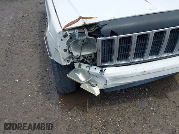 ✅ 1999 Jeep Cherokee Sport • VIN: 1J4FF68S4XL651250 • Lot: 42370723. Listed on IAAI with 203,728 mi. Free auction sales archive from the USA and detailed vehicle history report at DreamBid. Image 6.