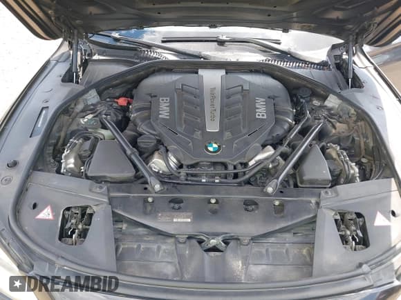 ✅ 2015 BMW 7 Series 750i • VIN: WBAYA8C56FGK19760 • Lot: 43349584. Wystawiony na IAAI z przebiegiem 169 085 mil. Bezpłatny archiwum sprzedaży aukcyjnych z USA i szczegółowy raport historii pojazdu na DreamBid. Zdjęcie 10.