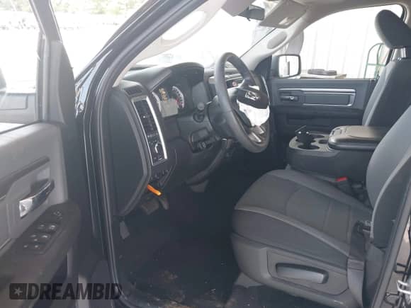 2024 Ram 1500 SLT z VIN 1C6RR7GG3RS157331, wystawiony jako IAAI lot #42609000 z przebiegiem 31 566 mil mil oraz . Historia ofert i sprzedaży dostępna na DreamBid. Obrazek 5.