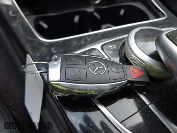 ✅ 2015 Mercedes-Benz C 300 Luxury • VIN: 55SWF4KB1FU024766 • Lot: 43102929. Listed on IAAI with 113,417 mi. Free auction sales archive from the USA and detailed vehicle history report at DreamBid. Image 11.