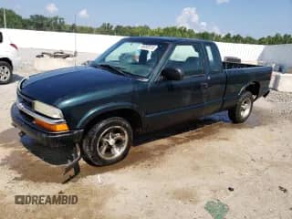✅ 2002 Chevrolet S-10 LS • VIN: 1GCCS195028142719 • Lot: 69092075. Wystawiony na Copart z przebiegiem 178 303 mil. Bezpłatny archiwum sprzedaży aukcyjnych z USA i szczegółowy raport historii pojazdu na DreamBid. Zdjęcie 1.