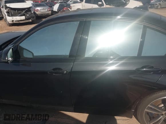 ✅ 2015 BMW 3 Series 335i • VIN: WBA3A9G52FNT09557 • Lot: 41488026. Wystawiony na IAAI z przebiegiem 88 875 mil. Bezpłatny archiwum sprzedaży aukcyjnych z USA i szczegółowy raport historii pojazdu na DreamBid. Zdjęcie 14.