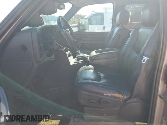 ✅ 2004 Chevrolet Silverado 3500 LS • VIN: 1GCJK39174E197561 • Lot: 70335725. Listed on Copart with 174,640 mi. Free auction sales archive from the USA and detailed vehicle history report at DreamBid. Image 7.