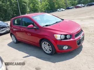 2012 Chevrolet Sonic LT z VIN 1G1JD6SH8C4123632, wystawiony jako IAAI lot #42492042 z przebiegiem 143 132 mil mil oraz . Historia ofert i sprzedaży dostępna na DreamBid. Obrazek 1.