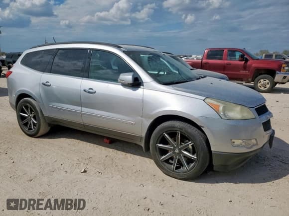 ✅ 2010 Chevrolet Traverse 1LT • VIN: 1GNLRFED9AS114464 • Lot: 85860615. Wystawiony na Copart z przebiegiem 215 104 mil. Bezpłatny archiwum sprzedaży aukcyjnych z USA i szczegółowy raport historii pojazdu na DreamBid. Zdjęcie 4.