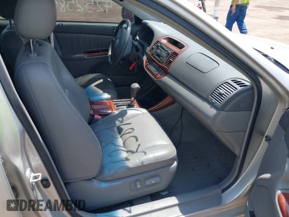 ✅ 2004 Toyota Camry LE • VIN: 4T1BF32K04U588578 • Лот: 42525874. Опубликован ранее на IAAI с пробегом 92 467 миль. Бесплатный доступ к архиву аукционных продаж из США и подробный отчёт об истории автомобиля на DreamBid. Изображение 5.