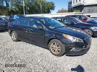 2017 Hyundai Sonata SE z VIN 5NPE24AF0HH460431, wystawiony jako Copart lot #85575885 z przebiegiem 166 833 mil mil oraz Szkoda całkowita • Salvage title. Historia ofert i sprzedaży dostępna na DreamBid. Obrazek 4.