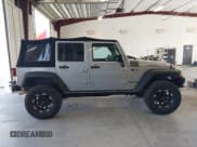 ✅ 2017 Jeep Wrangler Unlimited Rubicon Recon • VIN: 1C4HJWFGXHL585185 • Lot: 42864454. Wystawiony na IAAI z przebiegiem 82 867 mil. Bezpłatny archiwum sprzedaży aukcyjnych z USA i szczegółowy raport historii pojazdu na DreamBid. Zdjęcie 13.