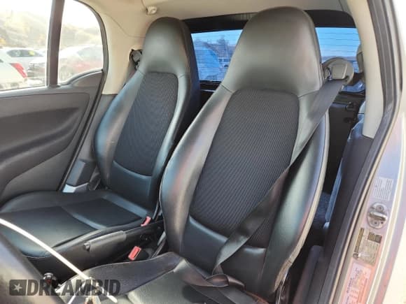 ✅ 2013 Smart fortwo Pure • VIN: WMEEJ3BA6DK623631 • Лот: 90112595. Опубликован ранее на Copart с пробегом 111 563 миль. Бесплатный доступ к архиву аукционных продаж из США и подробный отчёт об истории автомобиля на DreamBid. Изображение 10.