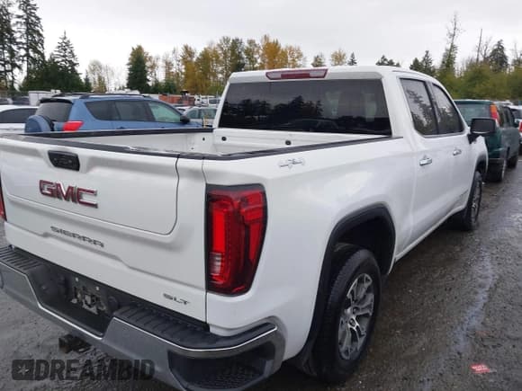 ✅ 2024 GMC Sierra 1500 SLT • VIN: 1GTUUDED5RZ154074 • Лот: 43616025. Опубликован ранее на IAAI с пробегом 56 978 миль. Бесплатный доступ к архиву аукционных продаж из США и подробный отчёт об истории автомобиля на DreamBid. Изображение 4.