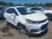 ✅ 2020 Chevrolet Trax LT • VIN: 3GNCJPSB9LL320434 • Lot: 42697879. Wystawiony na IAAI z przebiegiem 30 679 mil. Bezpłatny archiwum sprzedaży aukcyjnych z USA i szczegółowy raport historii pojazdu na DreamBid. Zdjęcie 1.