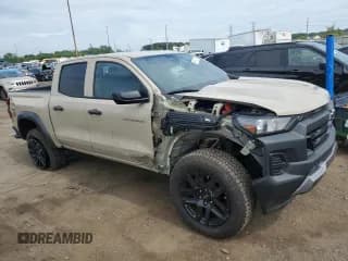 ✅ 2023 Chevrolet Colorado 4WD Trail Boss • VIN: 1GCPTEEK3P1263830 • Лот: 64741514. Опубликован ранее на Copart с пробегом 6 897 миль. Бесплатный доступ к архиву аукционных продаж из США и подробный отчёт об истории автомобиля на DreamBid. Изображение 4.
