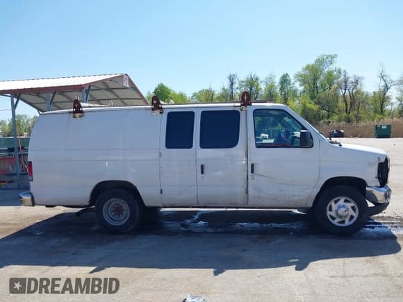 ✅ 2013 Ford Econoline Cargo Commercial • VIN: 1FTNS2EL2DDA60813 • Lot: 42030005. Wystawiony na IAAI z przebiegiem 216 536 mil. Bezpłatny archiwum sprzedaży aukcyjnych z USA i szczegółowy raport historii pojazdu na DreamBid. Zdjęcie 14.