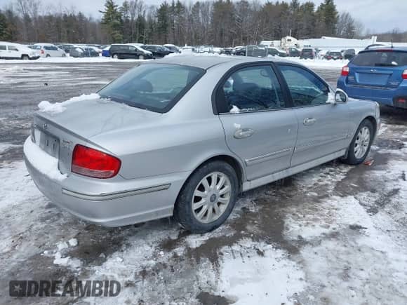 2004 Hyundai Sonata GLS z VIN KMHWF35H54A993497, wystawiony jako IAAI lot #41514677 z przebiegiem 45 330 mil mil oraz . Historia ofert i sprzedaży dostępna na DreamBid. Obrazek 4.