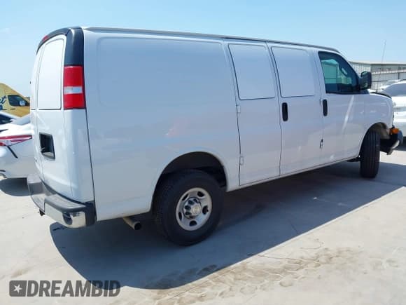 ✅ 2020 Chevrolet Express Cargo • VIN: 1GCWGAFG5L1240644 • Lot: 42933884. Listed on IAAI with 105,030 mi. Free auction sales archive from the USA and detailed vehicle history report at DreamBid. Image 4.