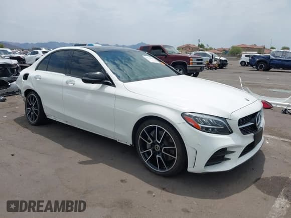 ✅ 2019 Mercedes-Benz C 300 • VIN: 55SWF8EBXKU306059 • Lot: 42760067. Wystawiony na IAAI z przebiegiem 21 034 mil. Bezpłatny archiwum sprzedaży aukcyjnych z USA i szczegółowy raport historii pojazdu na DreamBid. Zdjęcie 1.