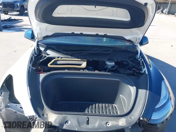 ✅ 2020 Tesla Model Y Long Range • VIN: 5YJYGDEE0LF035234 • Lot: 43601828. Listed on IAAI with 36,007 mi. Free auction sales archive from the USA and detailed vehicle history report at DreamBid. Image 10.