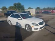 ✅ 2014 Mercedes-Benz C 250 Sport • VIN: WDDGF4HB6ER314397 • Lot: 43896643. Wystawiony na IAAI z przebiegiem 135 214 mil. Bezpłatny archiwum sprzedaży aukcyjnych z USA i szczegółowy raport historii pojazdu na DreamBid. Zdjęcie 1.