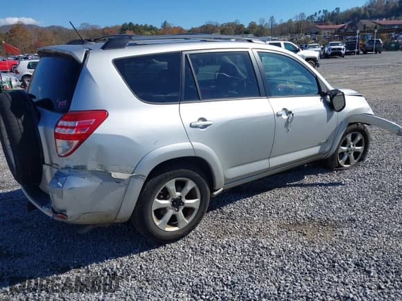 ✅ 2010 Toyota RAV4 Limited • VIN: 2T3DK4DV6AW019352 • Лот: 43592917. Опубликован ранее на IAAI с пробегом 194 121 миль. Бесплатный доступ к архиву аукционных продаж из США и подробный отчёт об истории автомобиля на DreamBid. Изображение 4.
