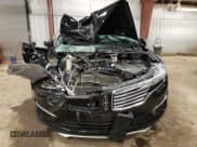 ✅ 2017 Lincoln MKC Premiere • VIN: 5LMCJ1D93HUL36232 • Lot: 52077725. Wystawiony na Copart z przebiegiem 60 372 mil. Bezpłatny archiwum sprzedaży aukcyjnych z USA i szczegółowy raport historii pojazdu na DreamBid. Zdjęcie 5.