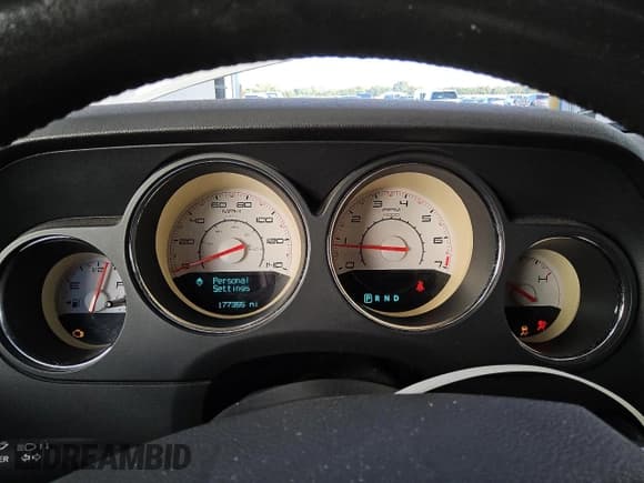 ✅ 2013 Dodge Challenger Rallye Redline • VIN: 2C3CDYAGXDH566619 • Lot: 72926124. Wystawiony na Copart z przebiegiem 177 355 mil. Bezpłatny archiwum sprzedaży aukcyjnych z USA i szczegółowy raport historii pojazdu na DreamBid. Zdjęcie 9.