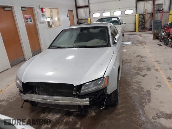 ✅ 2010 Audi A5 Prestige • VIN: WAUWKAFR2AA050049 • Lot: 41683830. Listed on IAAI with 185,164 mi. Free auction sales archive from the USA and detailed vehicle history report at DreamBid. Image 12.