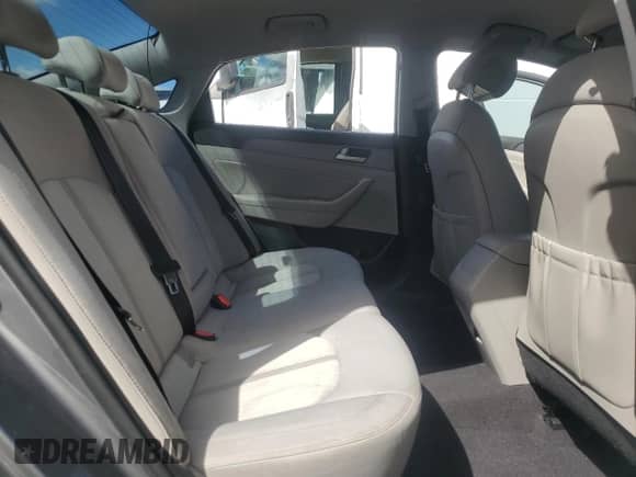 2017 Hyundai Sonata SE z VIN KMHE24L18HA057365, wystawiony jako Copart lot #82241505 z przebiegiem 176 361 mil mil oraz Szkoda całkowita • Salvage title. Historia ofert i sprzedaży dostępna na DreamBid. Obrazek 10.