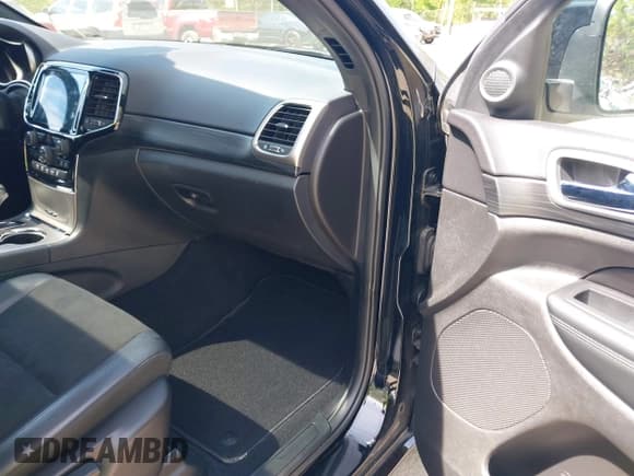 ✅ 2019 Jeep Grand Cherokee Upland • VIN: 1C4RJFAG9KC841044 • Lot: 42233619. Listed on IAAI with 42,283 mi. Free auction sales archive from the USA and detailed vehicle history report at DreamBid. Image 5.