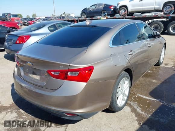 2018 Chevrolet Malibu LT z VIN 1G1ZD5ST7JF183128, wystawiony jako IAAI lot #42891573 z przebiegiem 137 547 mil mil oraz . Historia ofert i sprzedaży dostępna na DreamBid. Obrazek 4.