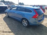 ✅ 2015 Volvo V60 T5 Drive-E Premier • VIN: YV140MEKXF1271986 • Lot: 42452328. Wystawiony na IAAI z przebiegiem 121 956 mil. Bezpłatny archiwum sprzedaży aukcyjnych z USA i szczegółowy raport historii pojazdu na DreamBid. Zdjęcie 3.