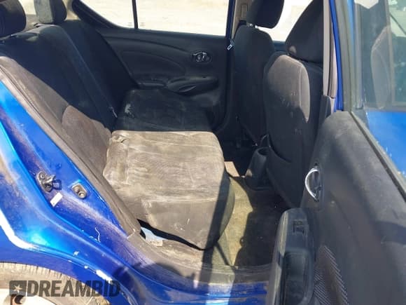 ✅ 2017 Nissan Versa S • VIN: 3N1CN7AP2HL841869 • Lot: 43337349. Wystawiony na IAAI z przebiegiem 200 251 mil. Bezpłatny archiwum sprzedaży aukcyjnych z USA i szczegółowy raport historii pojazdu na DreamBid. Zdjęcie 8.