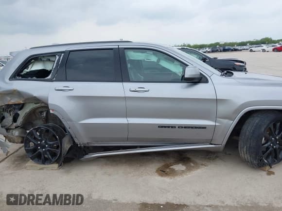 ✅ 2019 Jeep Grand Cherokee Upland • VIN: 1C4RJEAG3KC672617 • Lot: 42169843. Listed on IAAI with 88,740 mi. Free auction sales archive from the USA and detailed vehicle history report at DreamBid. Image 13.