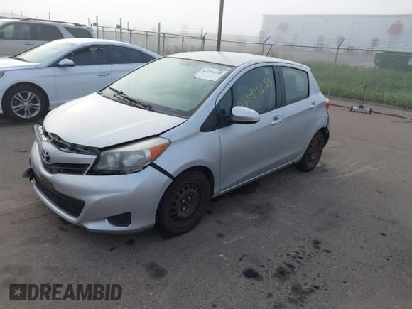 ✅ 2012 Toyota Yaris LE • VIN: JTDKTUD32CD505630 • Lot: 43294235. Wystawiony na IAAI z przebiegiem 164 160 mil. Bezpłatny archiwum sprzedaży aukcyjnych z USA i szczegółowy raport historii pojazdu na DreamBid. Zdjęcie 2.