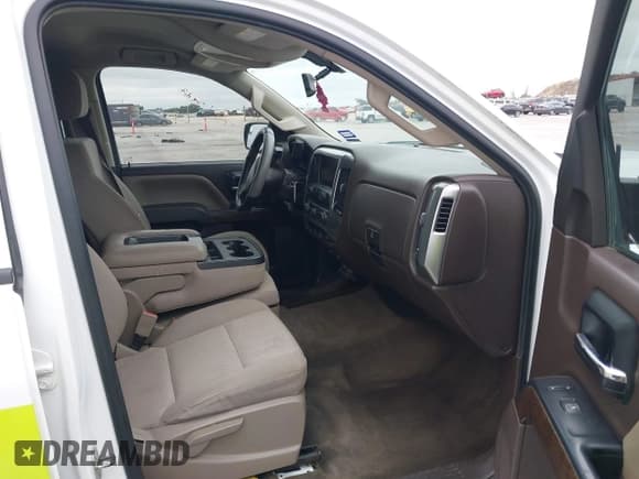 ✅ 2015 Chevrolet Silverado 2500HD LT • VIN: 1GC1KVEGXFF133842 • Lot: 41572202. Wystawiony na IAAI z przebiegiem 266 016 mil. Bezpłatny archiwum sprzedaży aukcyjnych z USA i szczegółowy raport historii pojazdu na DreamBid. Zdjęcie 5.