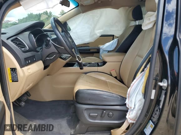 ✅ 2020 Kia Sedona LX • VIN: KNDMB5C11L6578140 • Lot: 65922345. Wystawiony na Copart z przebiegiem 61 484 mil. Bezpłatny archiwum sprzedaży aukcyjnych z USA i szczegółowy raport historii pojazdu na DreamBid. Zdjęcie 7.