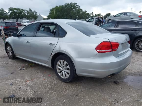 ✅ 2013 Volkswagen Passat Wolfsburg Edition • VIN: 1VWAH7A34DC105687 • Лот: 42668935. Опубликован ранее на IAAI с пробегом 146 281 миль. Бесплатный доступ к архиву аукционных продаж из США и подробный отчёт об истории автомобиля на DreamBid. Изображение 3.