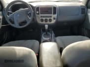 ✅ 2006 Ford Escape Hybrid • VIN: 1FMYU96H76KB49197 • Lot: 60895845. Wystawiony na Copart z przebiegiem 192 726 mil. Bezpłatny archiwum sprzedaży aukcyjnych z USA i szczegółowy raport historii pojazdu na DreamBid. Zdjęcie 8.