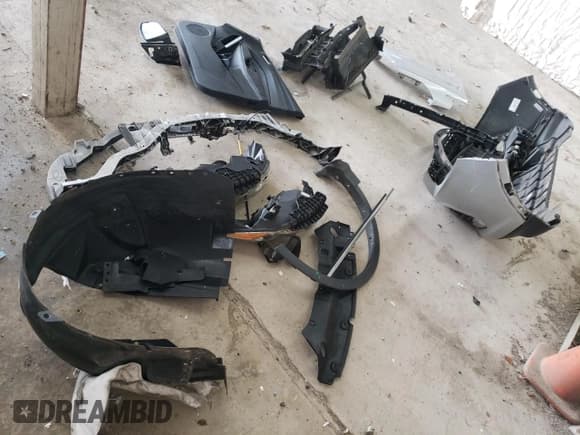 ✅ 2016 Ford Escape SE • VIN: 1FMCU0G75GUC55522 • Lot: 93318255. Listed on Copart with 109,974 mi. Free auction sales archive from the USA and detailed vehicle history report at DreamBid. Image 13.