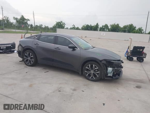 ✅ 2024 Toyota Crown XLE • VIN: JTDAAAAFXR3018186 • Lot: 42465686. Wystawiony na IAAI z przebiegiem 19 776 mil. Bezpłatny archiwum sprzedaży aukcyjnych z USA i szczegółowy raport historii pojazdu na DreamBid. Zdjęcie 1.