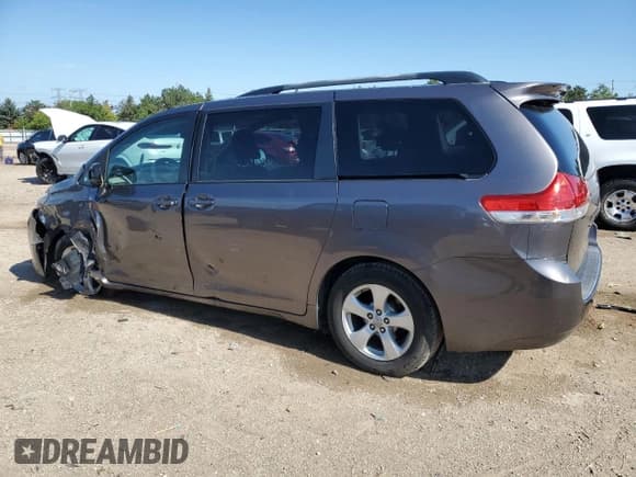 ✅ 2011 Toyota Sienna LE AAS • VIN: 5TDKK3DC3BS059066 • Lot: 71255895. Listed on Copart with 162,739 mi. Free auction sales archive from the USA and detailed vehicle history report at DreamBid. Image 2.