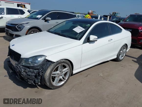 ✅ 2013 Mercedes-Benz C 250 • VIN: WDDGJ4HB2DG089470 • Lot: 41925359. Wystawiony na IAAI z przebiegiem 113 160 mil. Bezpłatny archiwum sprzedaży aukcyjnych z USA i szczegółowy raport historii pojazdu na DreamBid. Zdjęcie 2.
