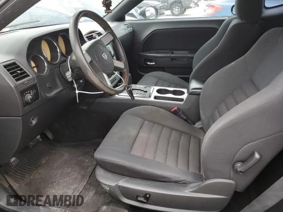 ✅ 2010 Dodge Challenger SE • VIN: 2B3CJ4DV6AH208745 • Lot: 89156065. Wystawiony na Copart z przebiegiem 200 603 mil. Bezpłatny archiwum sprzedaży aukcyjnych z USA i szczegółowy raport historii pojazdu na DreamBid. Zdjęcie 7.