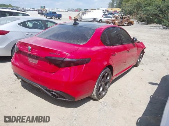 ✅ 2021 Alfa Romeo Giulia Ti • VIN: ZARFAMBN9M7640105 • Lot: 43119984. Wystawiony na IAAI z przebiegiem 53 893 mil. Bezpłatny archiwum sprzedaży aukcyjnych z USA i szczegółowy raport historii pojazdu na DreamBid. Zdjęcie 4.