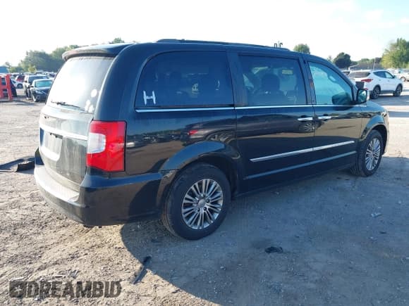 ✅ 2013 Chrysler Town & Country Touring L • VIN: 2C4RC1CG6DR711856 • Lot: 43108290. Listed on IAAI with 217,721 mi. Free auction sales archive from the USA and detailed vehicle history report at DreamBid. Image 4.