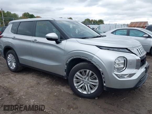 ✅ 2024 Mitsubishi Outlander ES • VIN: JA4J4UA88RZ086777 • Lot: 43411697. Wystawiony na IAAI z przebiegiem 16 779 mil. Bezpłatny archiwum sprzedaży aukcyjnych z USA i szczegółowy raport historii pojazdu na DreamBid. Zdjęcie 1.