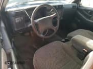 ✅ 1997 Chevrolet S-10 LS • VIN: 1GCCS19X6V8205604 • Лот: 86104534. Опубликован ранее на Copart с пробегом 83 384 миль. Бесплатный доступ к архиву аукционных продаж из США и подробный отчёт об истории автомобиля на DreamBid. Изображение 8.